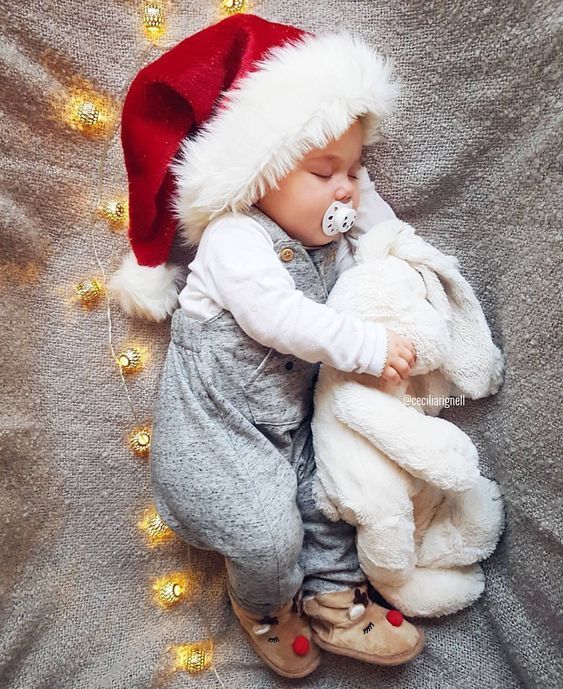 baby with christmas hat pictures