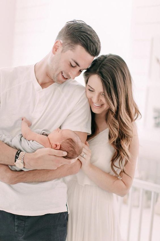 newborn photography poses with parents